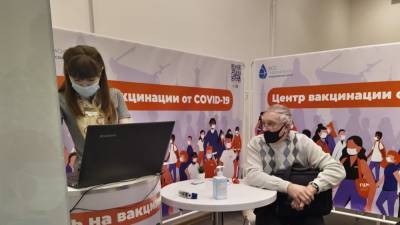 Николай Крючков - Врач-вирусолог объяснил, что делать заболевшим после первой прививки от коронавируса - politros.com - Москва