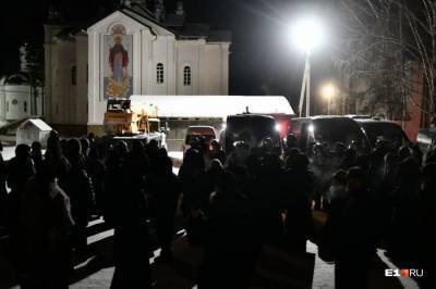 «Бьют монахинь и забирают всех отцов» - newsland.com - Екатеринбург