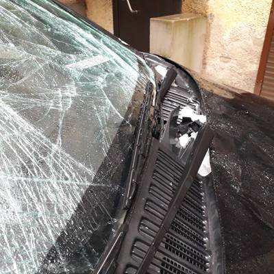 Петербургские автомобилисты жалуются на побитые глыбами льда машины - radiomayak.ru - район Василеостровский