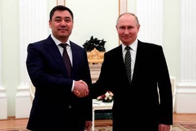 Владимир Путин - Садыр Жапаров - Жапаров подарил Путину красивый киргизский меч - lenta.ru - Москва - Киргизия