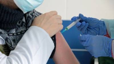 В колониях и СИЗО началась вакцинация заключенных и сотрудников от COVID-19 - 5-tv.ru