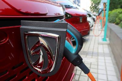 Китайцы отказались от Tesla в пользу отечественного электромобиля - lenta.ru