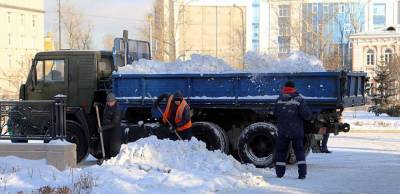 Руслан Болотов - Руслан Болотов поручил усилить контроль за уборкой и вывозом снега - runews24.ru - Иркутск