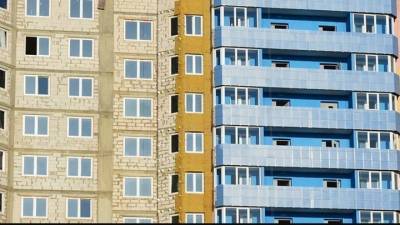 В Ярославле девочка выжила, упав с седьмого этажа в сугроб - vesti.ru - Ярославль