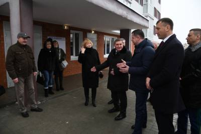 Андрей Бочаров - Кикоть высоко оценил опыт решения проблем дольщиков в Волгограде - volg.mk.ru - Волгоград