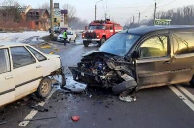 Масштабное ДТП на Прикарпатье: в опасном танго участвовали 6 автомобилей - novostiua.news - Киев - Ивано-Франковская обл. - Харьковская обл. - Гсчс