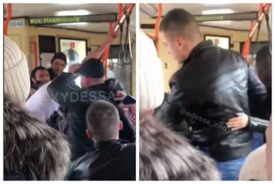 Пассажиры устроили бойню в троллейбусе Одессы, что стало причиной: видео массовой драки - odessa.politeka.net - Одесса