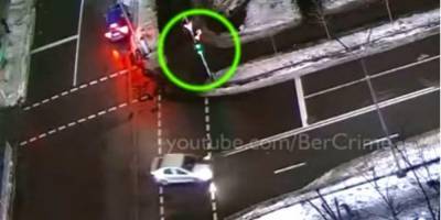 В Киеве таксист сбил пешехода, переходившего дорогу на зеленый свет — видео - nv.ua - Киев