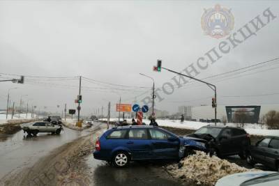 В Туле на улице Рязанской произошло массовое ДТП - tula.mk.ru - Тула - Тульская обл.