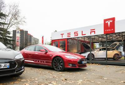 Сколько стоит Тесла в Украине: автомобиль из салона или биток из США - news.bigmir.net - Список