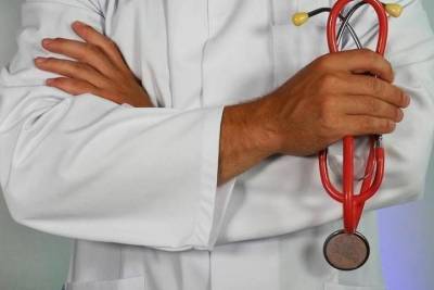 Британские ученые определили время жизни коронавируса на одежде - mk.ru