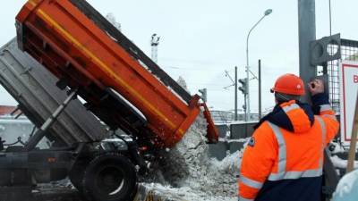 Снегоплавильные и снегоприемные пункты Водоканала работают в усиленном режиме - piter.tv