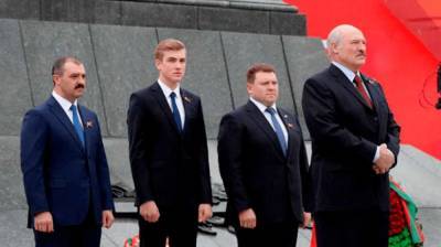 Александр Лукашенко - Виктор Лукашенко - Лукашенко не хочет передавать власть своим сыновьям - lenta.ua