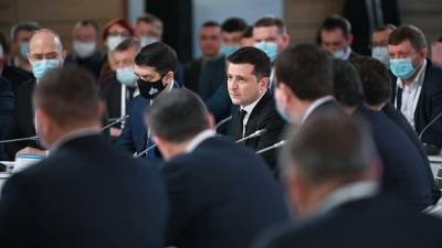 Владимир Зеленский - Петр Порошенко - Немецкая газета рассказала о разочаровании украинцев и Запада в Зеленском - iz.ru - Зеленский