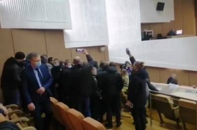 В Сумах сессию в облсовете разнообразили дракой. ВИДЕО - from-ua.com - Харьков - Сумы