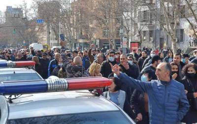 Протести в Єревані тривають: заблоковано рух у центрі міста - novostiua.news - Украина - Вірменія