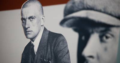 Маяковский и костюмы 1940-х: в Музее изобразительных искусств открывается выставка "Стильные люди" (фото) - klops.ru - Москва - Калининград