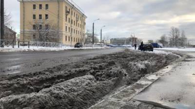 Александр Беглов - За сутки в Петербурге вывезли 56 тыс. кубометров тающего снега - piter.tv - Санкт-Петербург