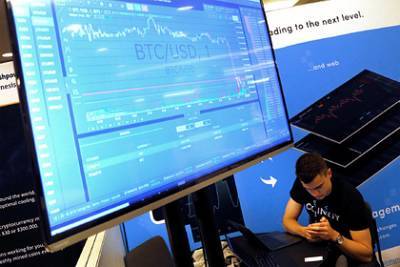 Уоррен Баффет - Обрушение биткоина обернулось трейдерам потерей миллиарда долларов - lenta.ru