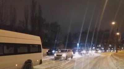 На улице Захарова в Пензе большегруз перекрыл дорогу на три часа - penzainform.ru - Пенза