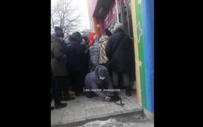 Под Днепром у секонд-хенда пострадала пенсионерка - korrespondent.net - Киев - Днепропетровская обл. - Каменск