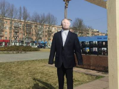 Владимир Путин - Анатолий Шарий - В Херсоне развернули баннер "Путин – х...йло" и повесили чучело Путина - gordonua.com - Крым - Херсон