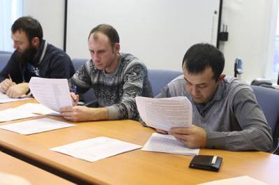 Срок действия сертификата о владении русским языком для иностранцев предложили сократить - pnp.ru
