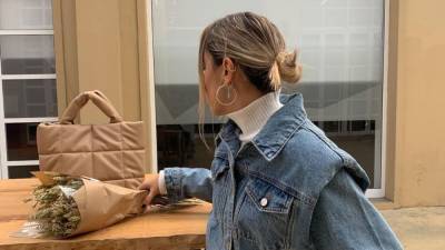 Denim total look: стилист София Коэльо выгуливает весенний образ – фото - 24tv.ua - Португалия