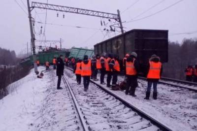 В Приамурье завели дело после схода с рельсов 25 вагонов с углем - aif.ru - Амурская обл.