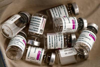 В Эстонии испортили 300 доз вакцины от коронавируса AstraZeneca - lenta.ru - Эстония