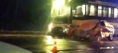 Пассажирский автобус "Петрозаводск-Петербург" попал в ДТП, есть погибший (ФОТО) - stolicaonego.ru - Ленинградская обл. - Санкт-Петербург - Петрозаводск