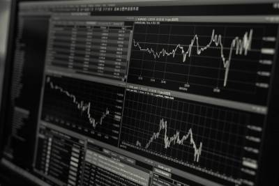 Названы ключевые риски для экономики России в 2021 году - mk.ru
