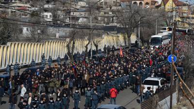 Армен Саркисян - Никола Пашинян - Оник Гаспарян - В Ереване снова митингуют против премьера Пашиняна - vesti.ru - Ереван