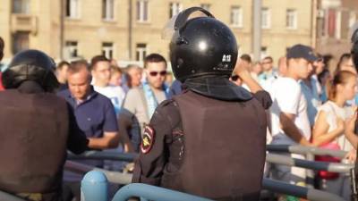 Редакция Baza нашла свою журналистку "на следственных действиях" в Петербурге - piter.tv - Санкт-Петербург