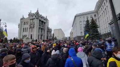 Сергей Стерненко - Националисты митингуют под окнами офиса Зеленского - tvc.ru - Киев