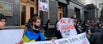 Сергей Стерненко - Руслан Демчук - Андрей Антоненко - В Киеве проходит акция в поддержку Стерненко. Колонна направилась от ОПУ к Венедиктовой - w-n.com.ua - Киев - Гонконг