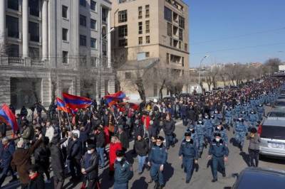 Никола Пашинян - Оник Гаспарян - На митинг оппозиции в Ереване вышли около десяти тысяч человек - aif.ru - Ереван