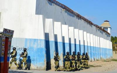 На Гаити при побеге из тюрьмы погибли 25 человек, более 400 заключенных сбежали (КАДРЫ) - agrimpasa.com - Гаити - Порт-О-Пренс