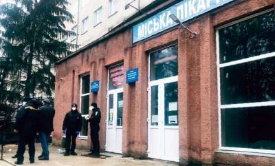 В Черновцах полиция устанавливает обстоятельства возникновения пожара в больнице - lenta.ua - Черновицкая обл. - Черновцы