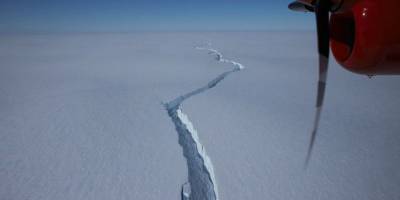 Возле британской станции Халли в Антарктиде откололся огромный айсберг - фото, видео - ТЕЛЕГРАФ - telegraf.com.ua - Киев - Англия - Антарктида