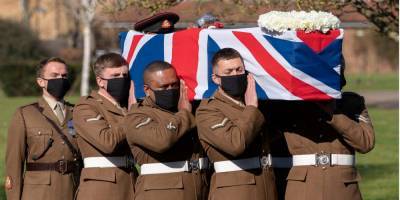 Томас Мур - «Маяк надежды для мира». В Великобритании похоронили сэра Тома Мура, который собрал почти £39 млн для борьбы с коронавирусом - nv.ua - Англия - Великобритания