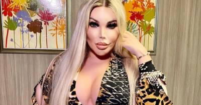"Я всегда была женщиной": "Живой Кен" сменил пол - ren.tv