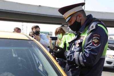Мужчины почти в 3 раза чаще женщин получали автомобильные штрафы в 2020 году - live24.ru - Москва