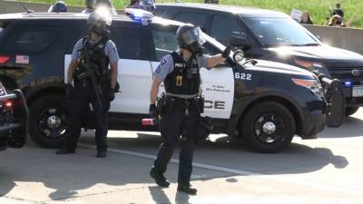Трое полицейских получили ранения в результате взрыва в США - nation-news.ru - штат Канзас
