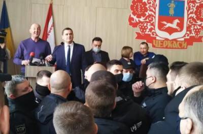 В Черкассах депутаты устроили "синхронный перевод" своему коллеге - from-ua.com - Черкассы