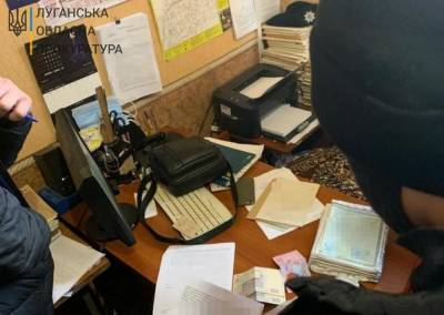 На Луганщине задержали полицейского при получении взятки - vchaspik.ua