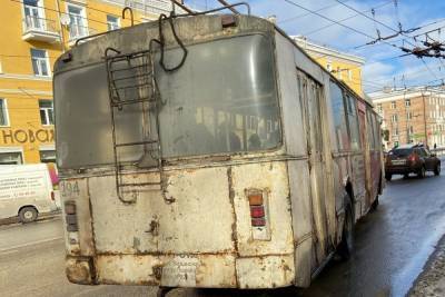В Петрозаводске девочку зажало в дверях троллейбуса - karel.mk.ru - Петрозаводск - республика Карелия