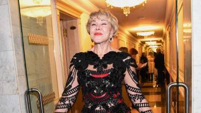 Любовь Успенская - 67-летняя Любовь Успенская похвасталась успешной пластикой на ягодицах - inforeactor.ru