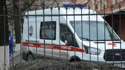 Дмитрий Лисовец - Комздрав Петербурга: Заболеваемость COVID-19 продолжает снижаться, но медленнее, чем в январе - piter.tv - Санкт-Петербург - Петербург