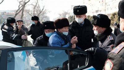 Массовые протесты в Казахстане: силовики жестко задержали более полусотни человек - 24tv.ua - Алма-Ата - Уральск - Новости